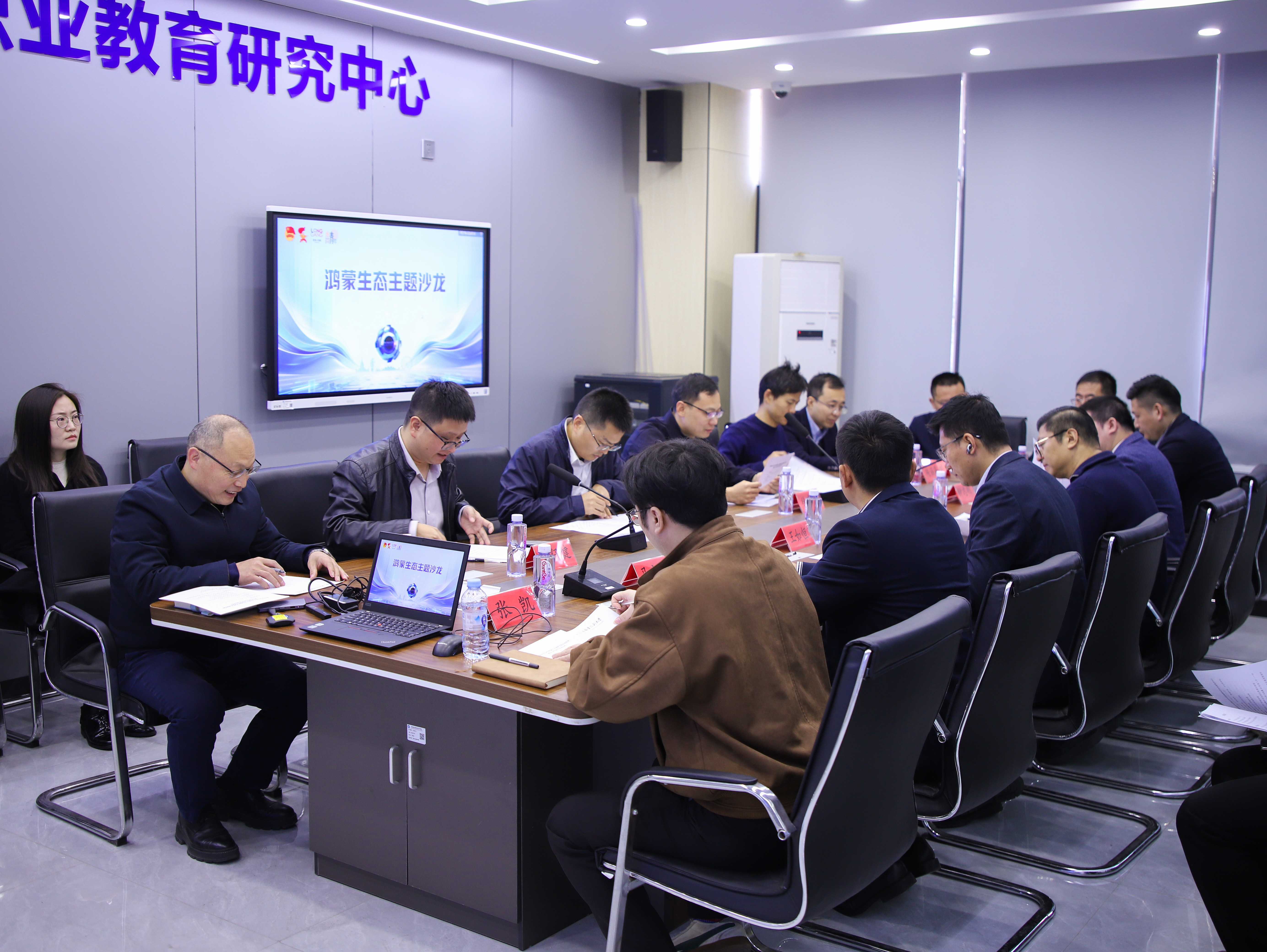 全市首发！龙岗青少年鸿蒙生态创新实践基地揭牌，科技育人再添新引擎～