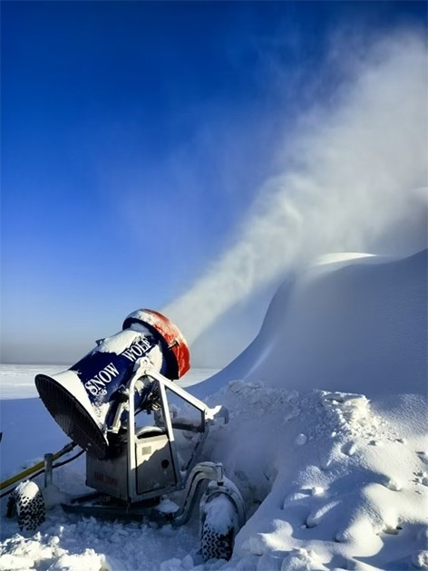“河南造”智能造雪装备备受市场青睐。 巩义市西村镇供图