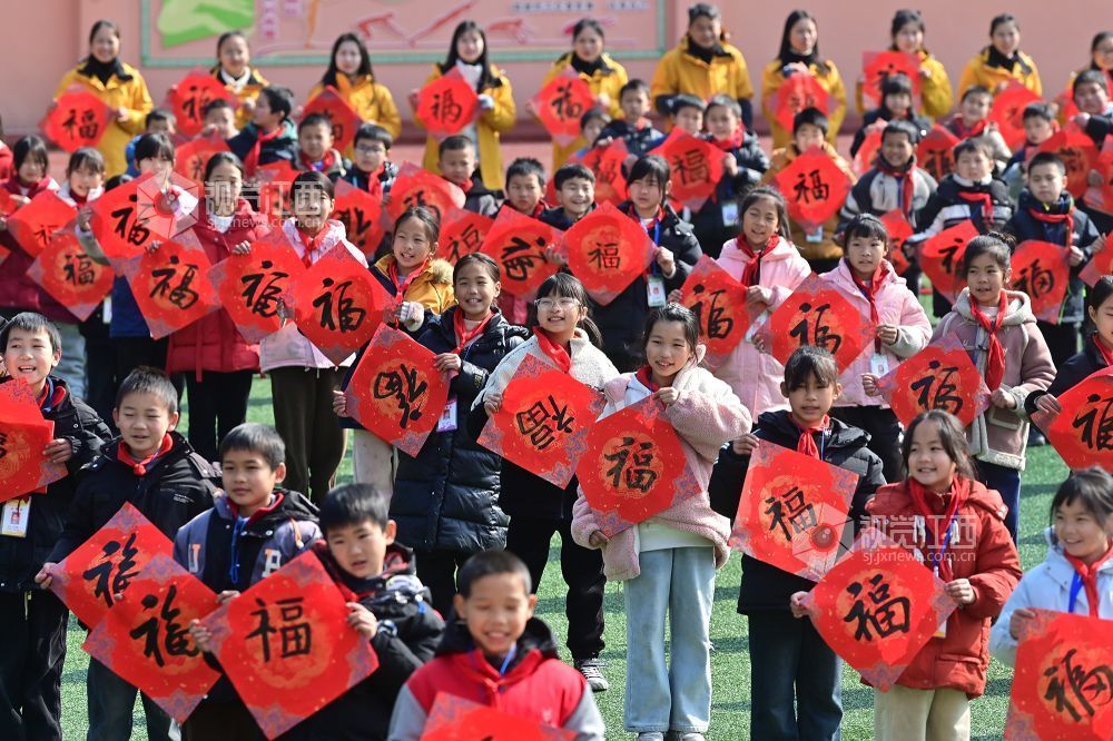 江西万载:书法送“福”迎新年(图)