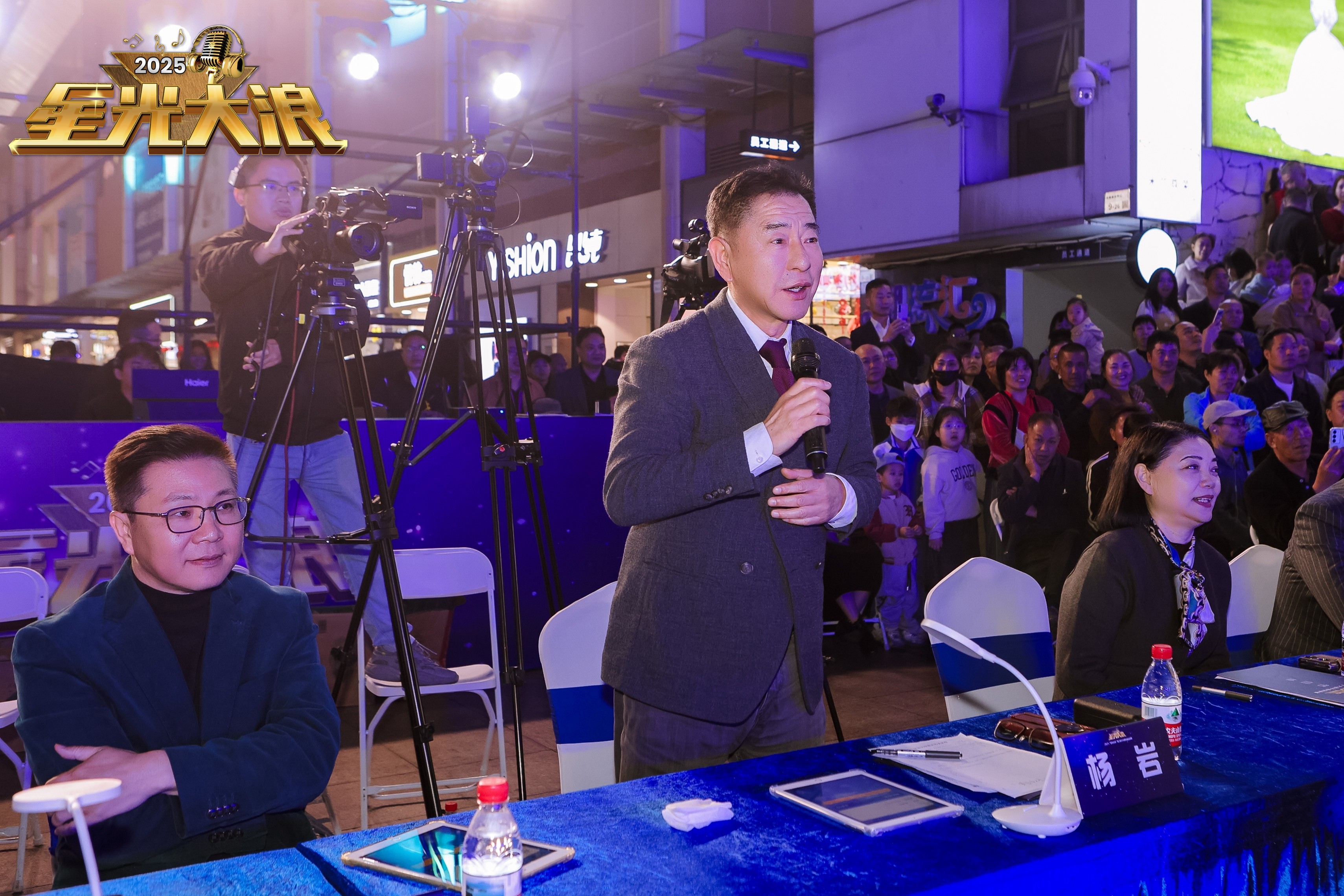 十六载以歌为炬，数万次向光而行