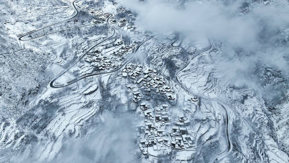 2025年2月24日,甘肃省陇南市武都区马营镇,大雪中的山村,宛如一幅水墨画。冉创昌 摄