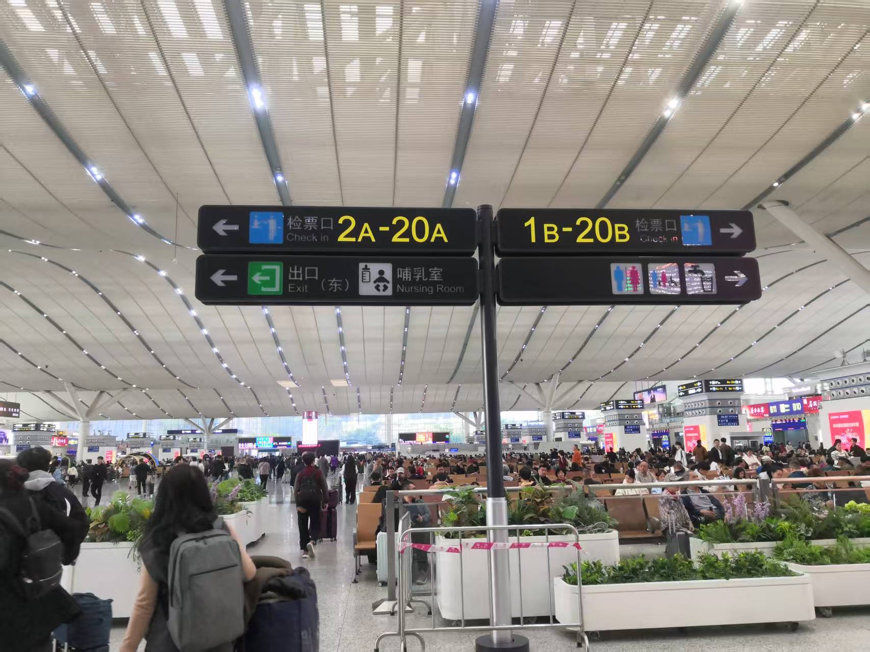 深圳北站打出“组合拳” 全力应对北方冰雪天气,保障旅客顺畅出行