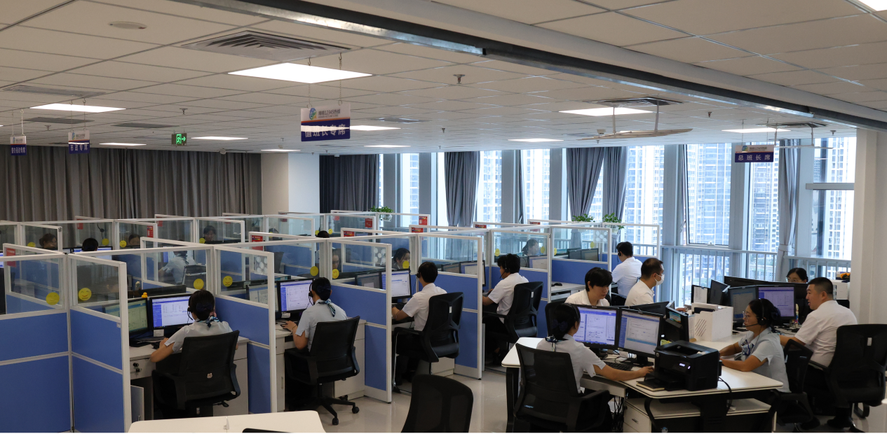 图为三亚12345热线话务大厅