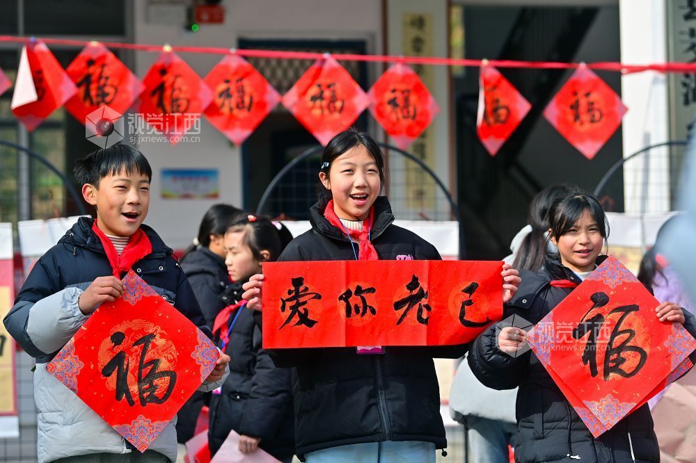 江西万载:书法送“福”迎新年(图)