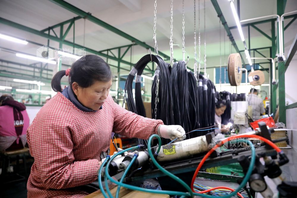 江西峡江:订单足 生产忙(图)