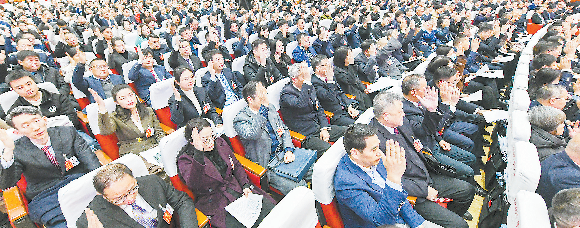 镜头记录履职时刻：抚州市政协会议闭幕 委员举手通过决议（图）