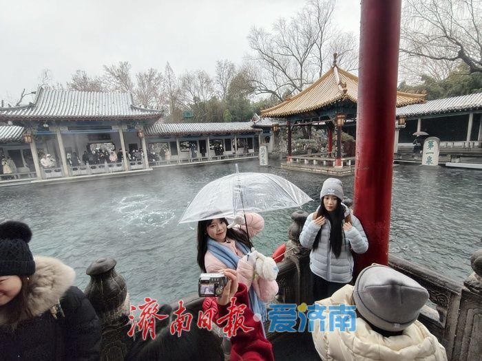 一年四季 泉在济南丨雪润泉城！趵突泉再现“云雾润蒸”胜景