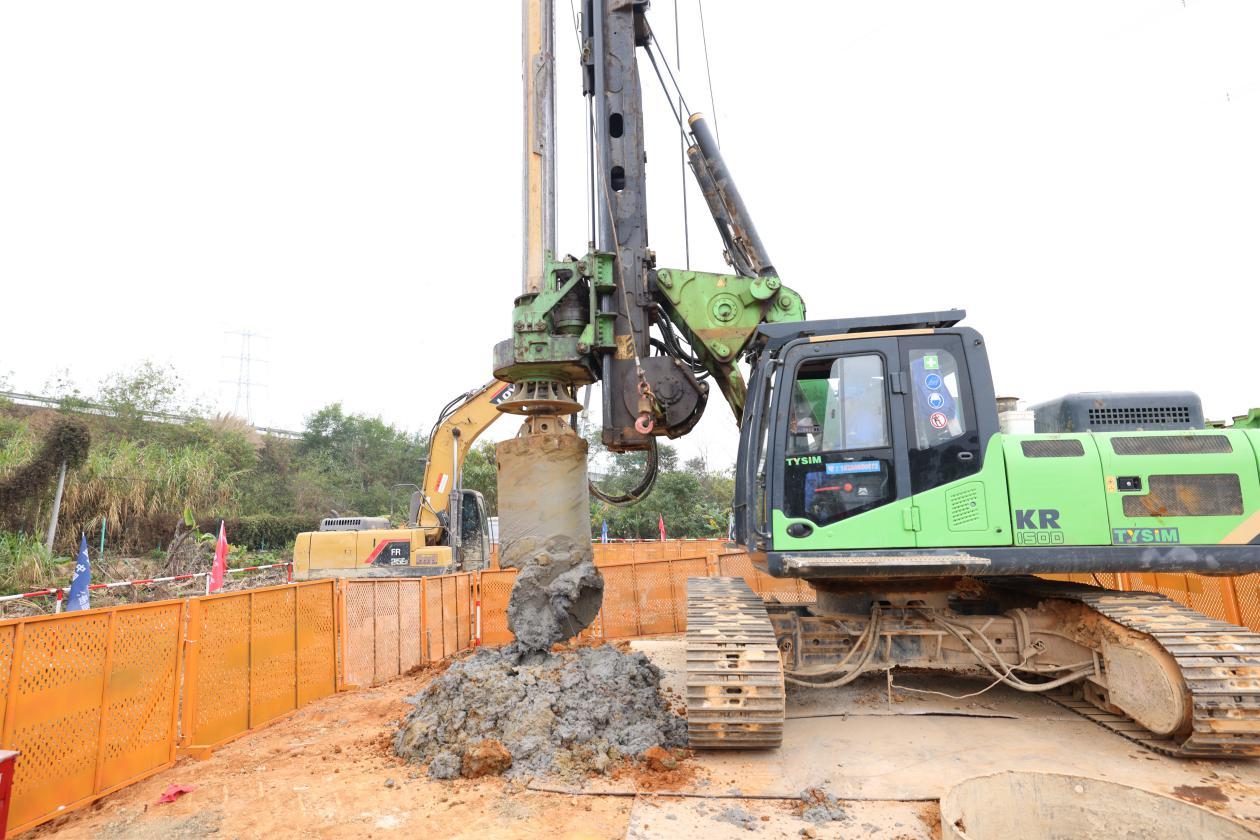 图:开挖现场(中国南方电网超高压输电公司 供图)