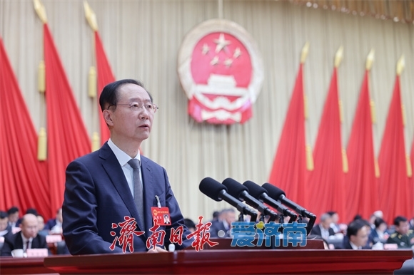 市十八届人大五次会议举行第二次全体会议 韩金峰作市人大常委会工作报告 李向阳蒋万云分别作“两院”工作报告 刘强于海田雷杰孙开连在主席台就座 杨峰主持