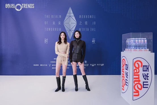 王芊懿（左）&王柳懿（右）