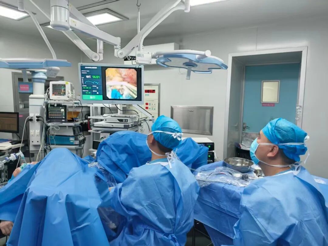 西安市第一医院:巨型双肾结石一次清——“新跃镜”破新局