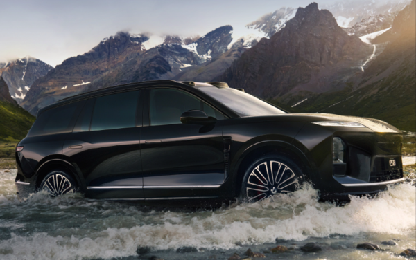 李斌:蔚来ES8在浙江五市获大型SUV销冠 份额达77%