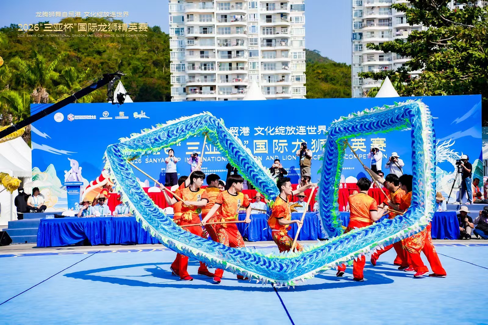 2026“三亚杯”国际龙狮精英赛在三亚盛大开幕，全球24支龙狮劲旅齐聚鹿城共舞传统文化盛宴