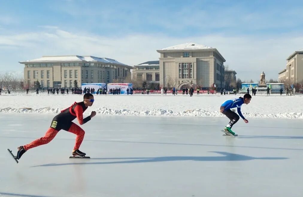 学生在奇台县第五中学参加速滑比赛。奇台县融媒体中心供图