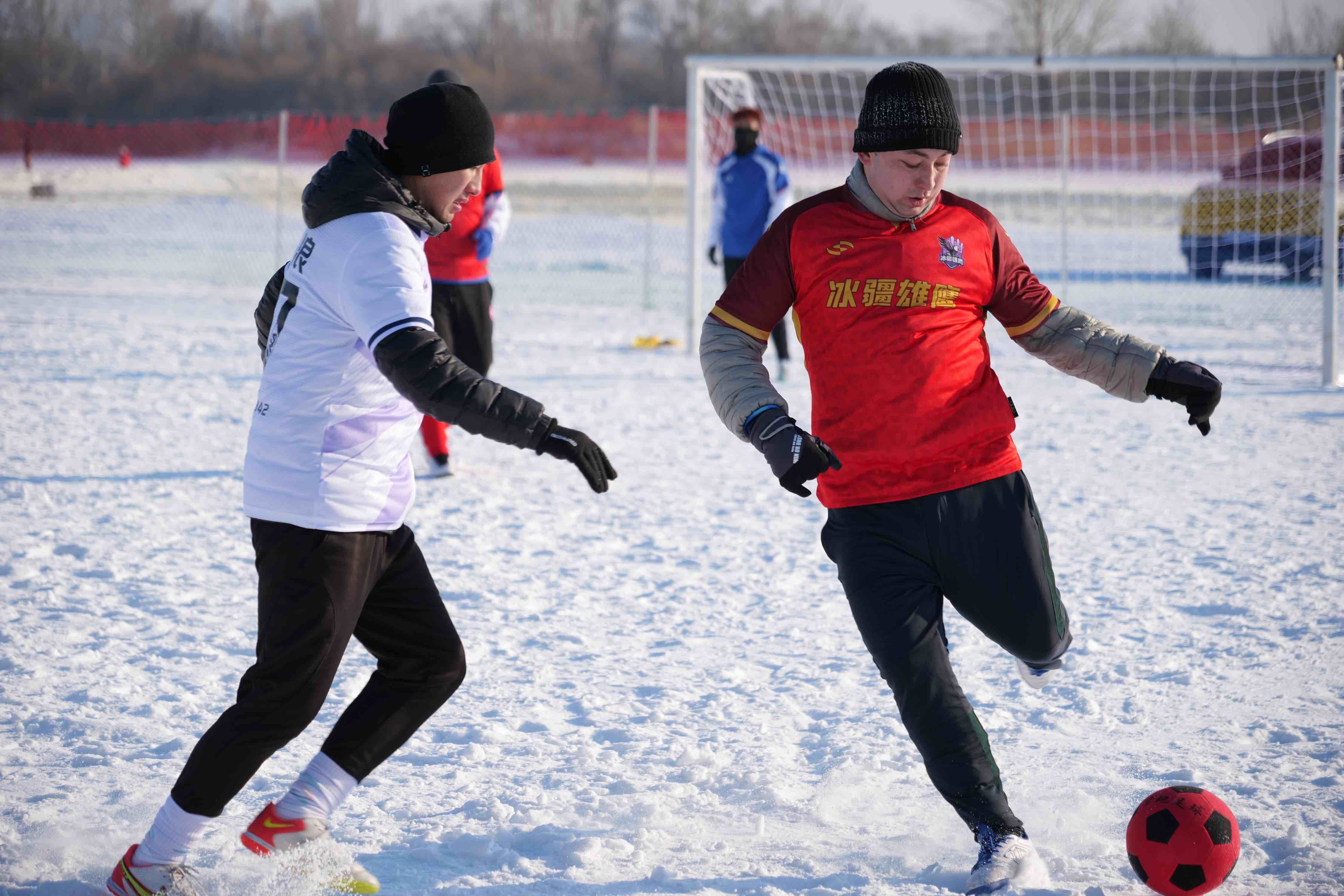 雪地足球赛