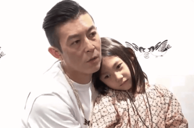 陈冠希女儿Alaia完美继承超模母亲与父亲陈冠希的高颜值，长相甜美可爱。