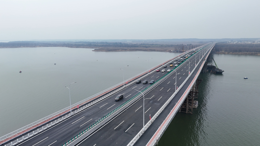 昌南大桥正式通车（邱金伟 摄）