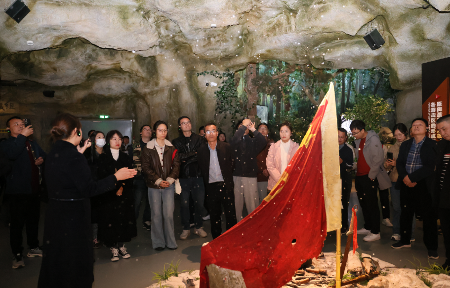 赣州“跟着红军+”红色国防教育研学热持续升温