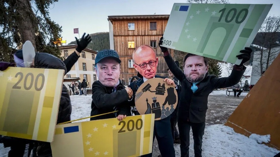 数百人集会抗议举办达沃斯世界经济论坛