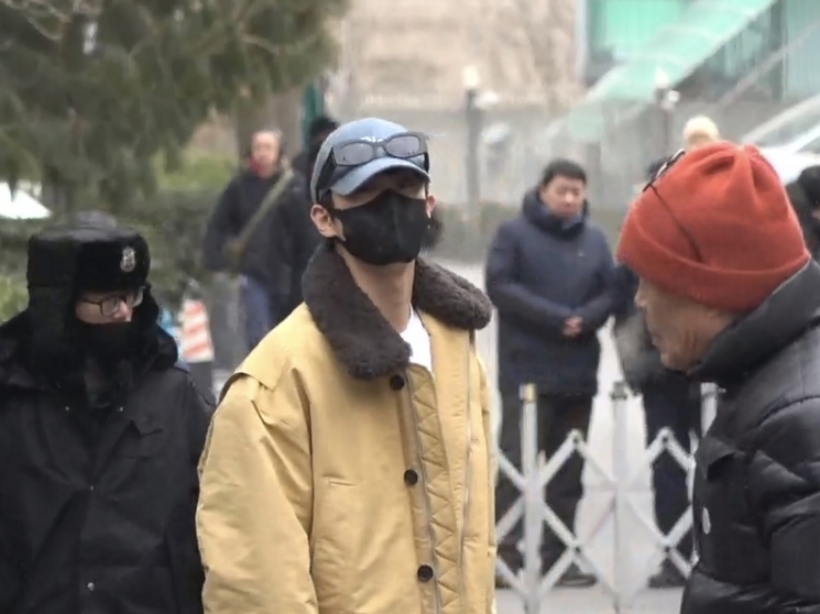 李昀锐现身2026央视春晚首次联排。