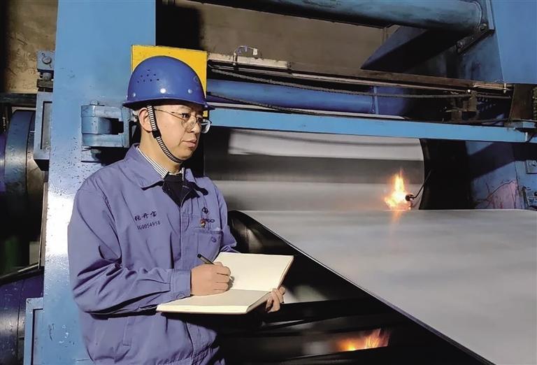 工作中的张开宝