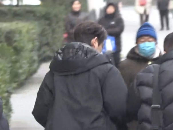 丁禹兮低调现身2026央视春晚首次联排。