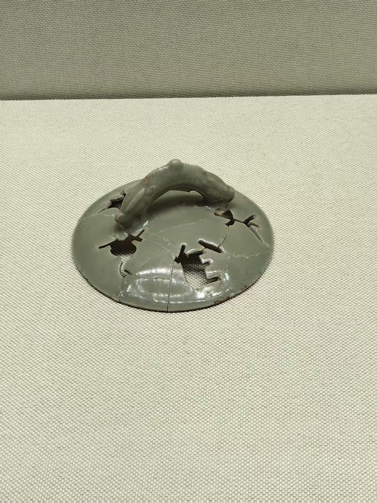 图一，张公巷窑鼎式八卦炉 图二，张公巷窑五行器盖