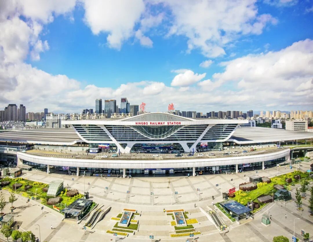 《云涌宁波站》+易国庆+13957842287+2025年6月30日拍摄于宁波站(1).jpg