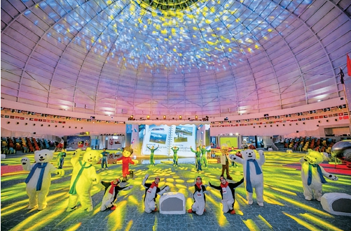 山东博物馆南北极探索中心以舞台剧演绎的方式为小观众科普极地知识。