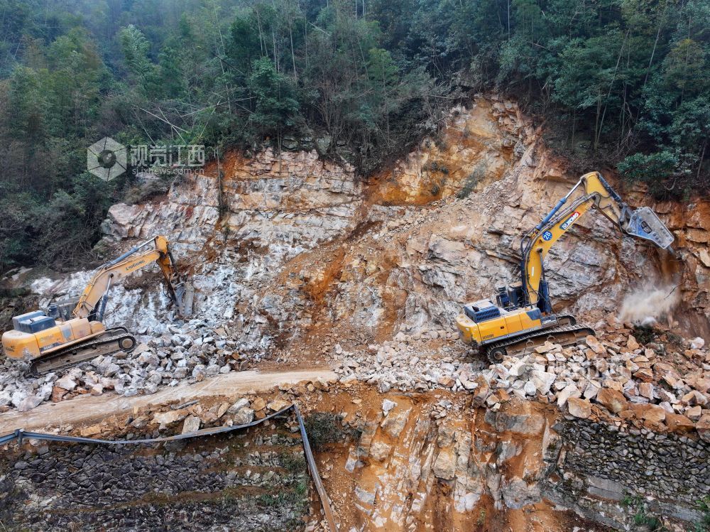 2026年1月21日,江西省吉安市泰和县水槎乡山区公路正在建设施工。