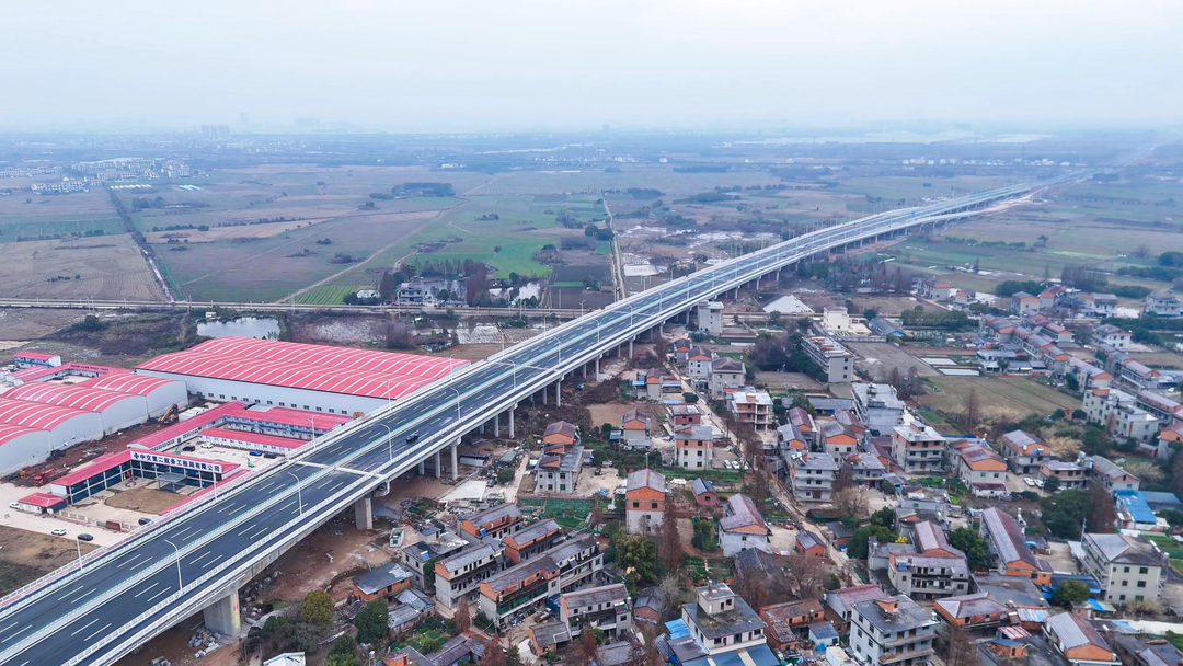 昌南大桥正式通车（邱金伟 摄）