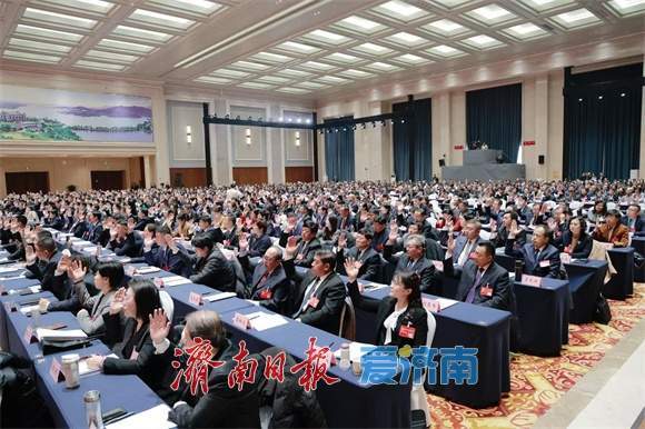 市十八届人大五次会议开幕 韩金峰主持 于海田作政府工作报告 刘强雷杰孙开连杨峰在主席台就座