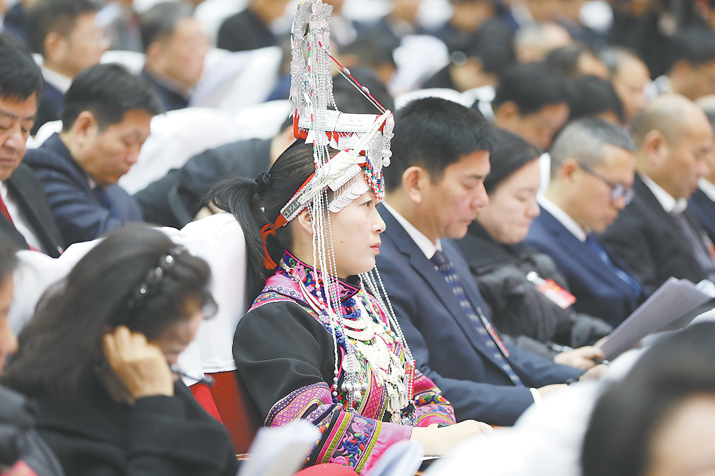 江西抚州：少数民族代表盛装参会（图）