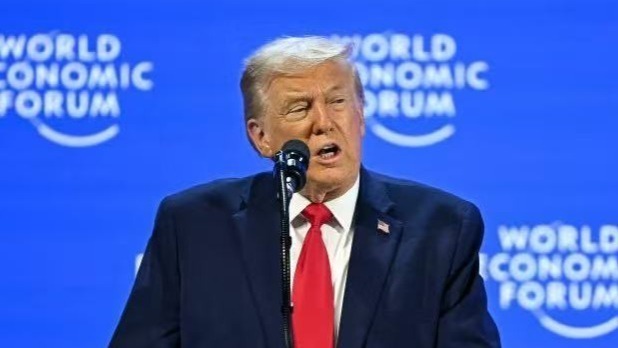 特朗普在达沃斯现场吹嘘美国经济，声称欧洲要以美国为榜样