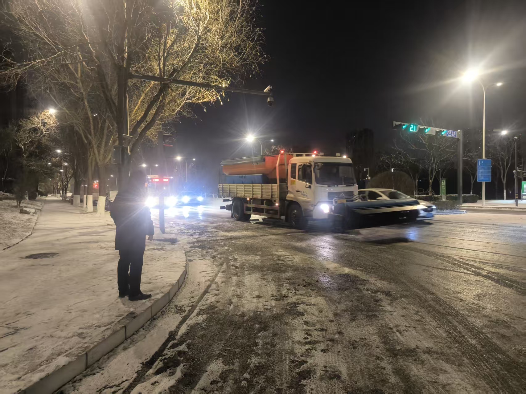 以雪为令显担当 通力协作护民生——浐灞国际港高效应对低温雨雪天气