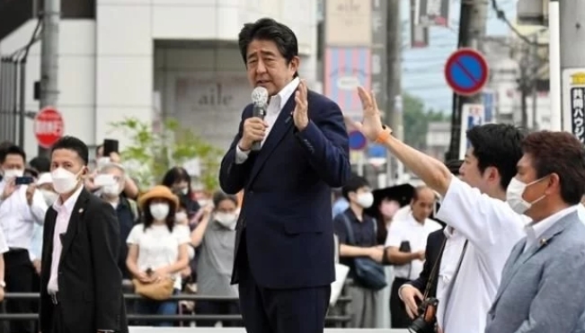 人物|枪杀安倍被判无期,他是如何一步步走上这条路的?