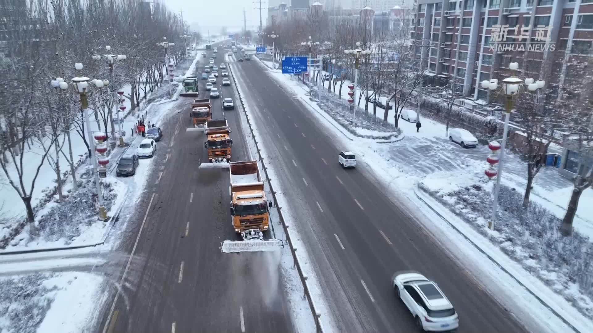 风雪齐袭新疆 多部门联动抵御寒潮