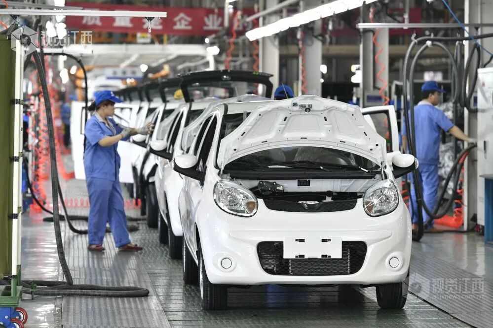 新能源车间的整装生产线(王祺 摄)