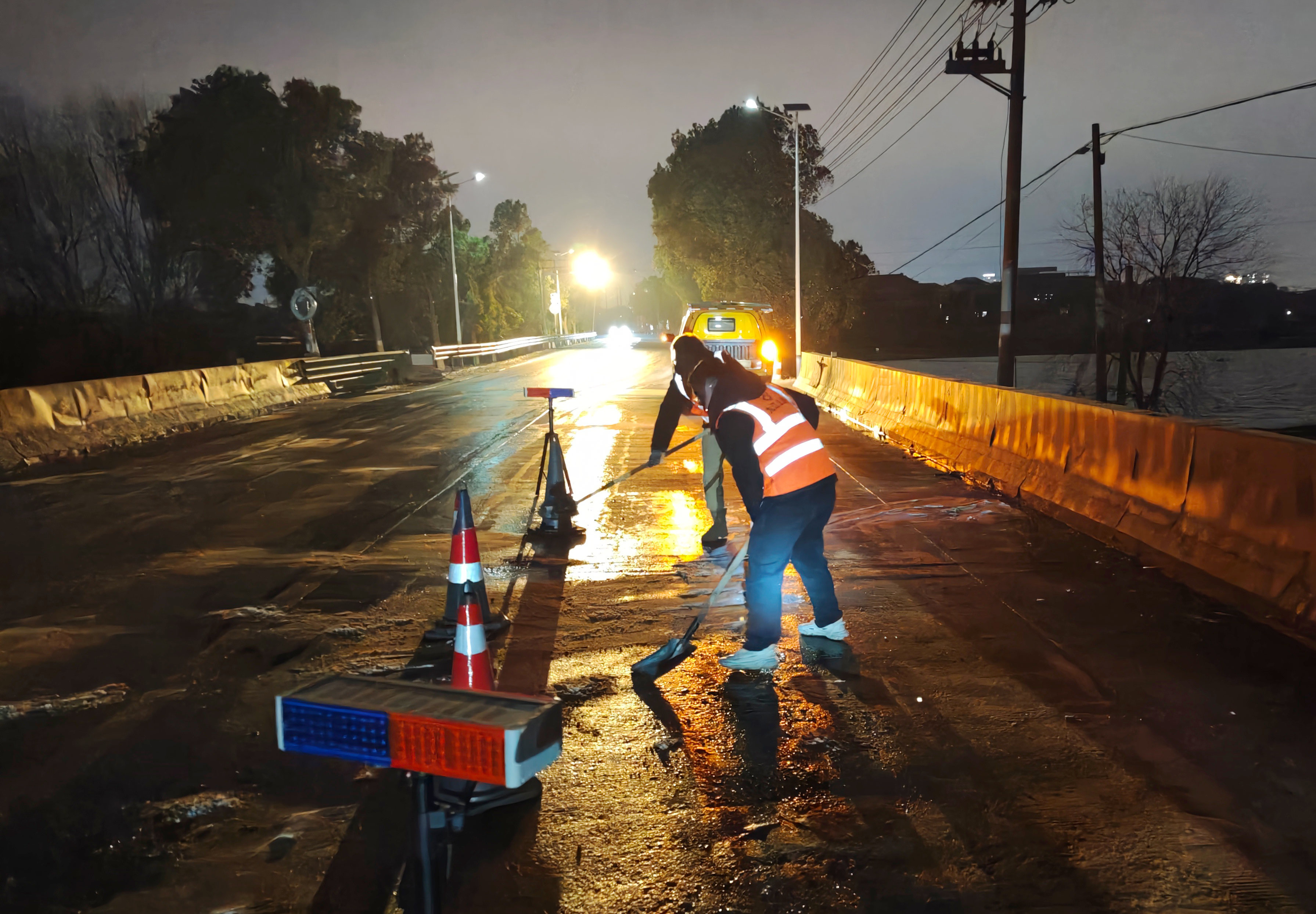 九江湖口：昼夜坚守抗严寒 多措并举保畅通