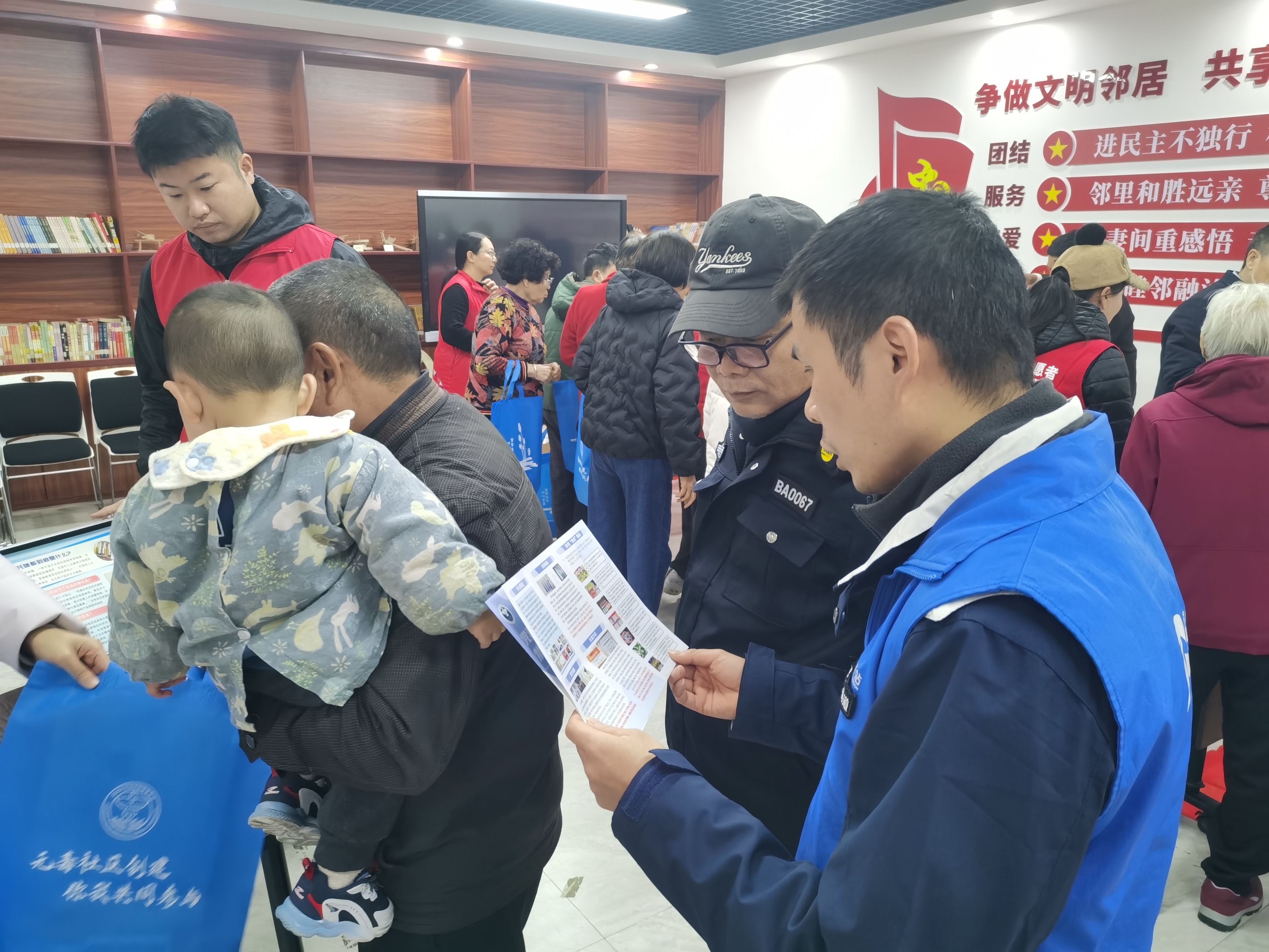 挥毫泼墨迎新春 禁毒筑梦护平安