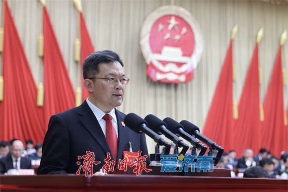 市十八届人大五次会议举行第二次全体会议 韩金峰作市人大常委会工作报告 李向阳蒋万云分别作“两院”工作报告 刘强于海田雷杰孙开连在主席台就座 杨峰主持