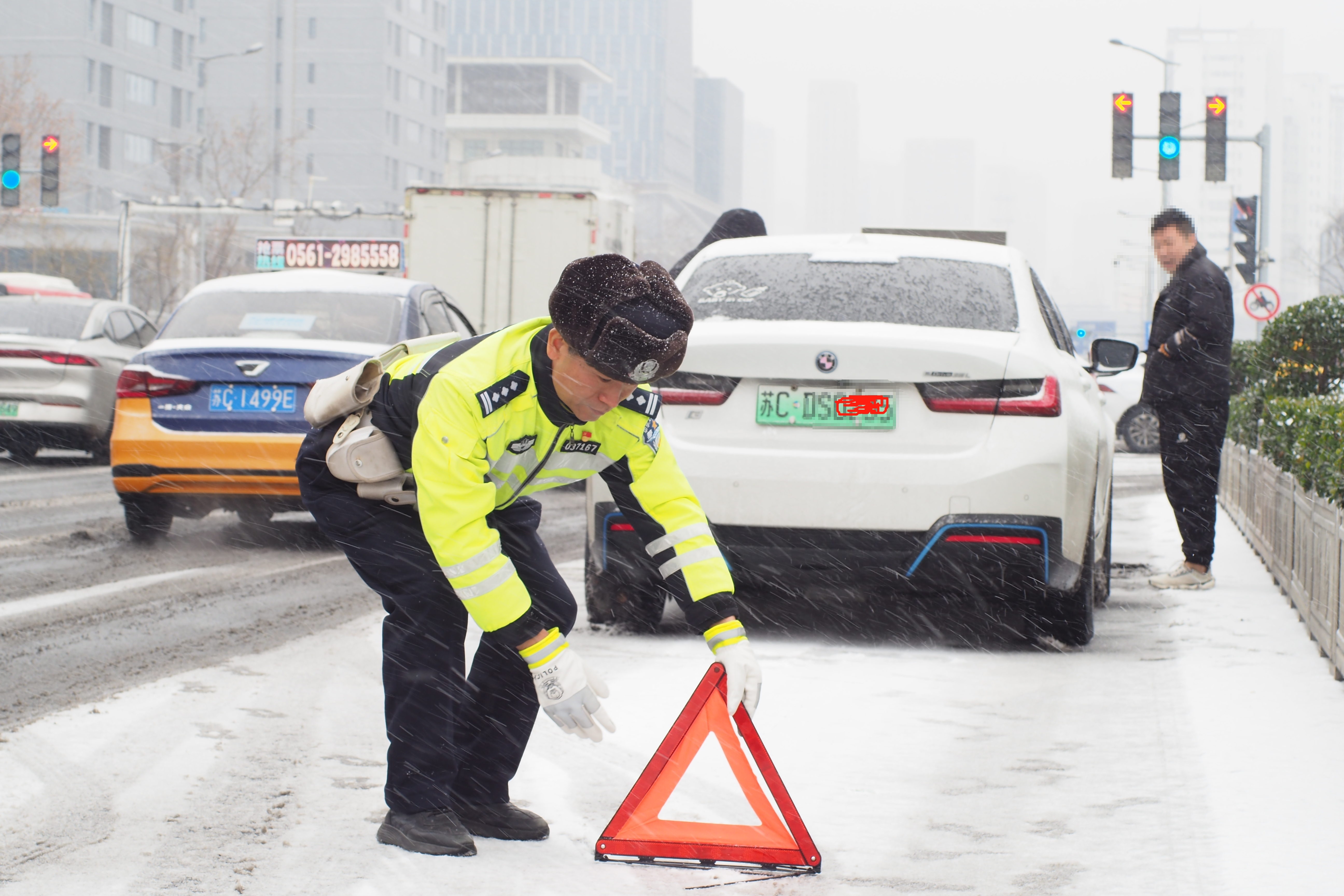 徐州：“热辣”护航融化“冰冷”风雪