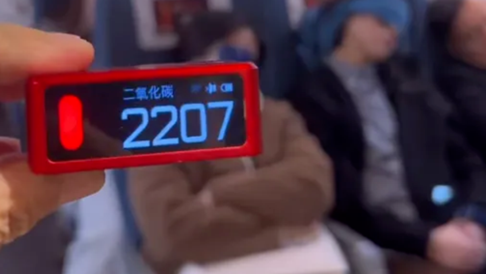 一坐高铁就犯困？旅客实测车厢内二氧化碳浓度超标一倍多！12306客服回应