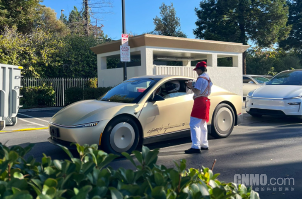 特斯拉Robotaxi实现“真无人”运营 无人驾驶迈入新阶段