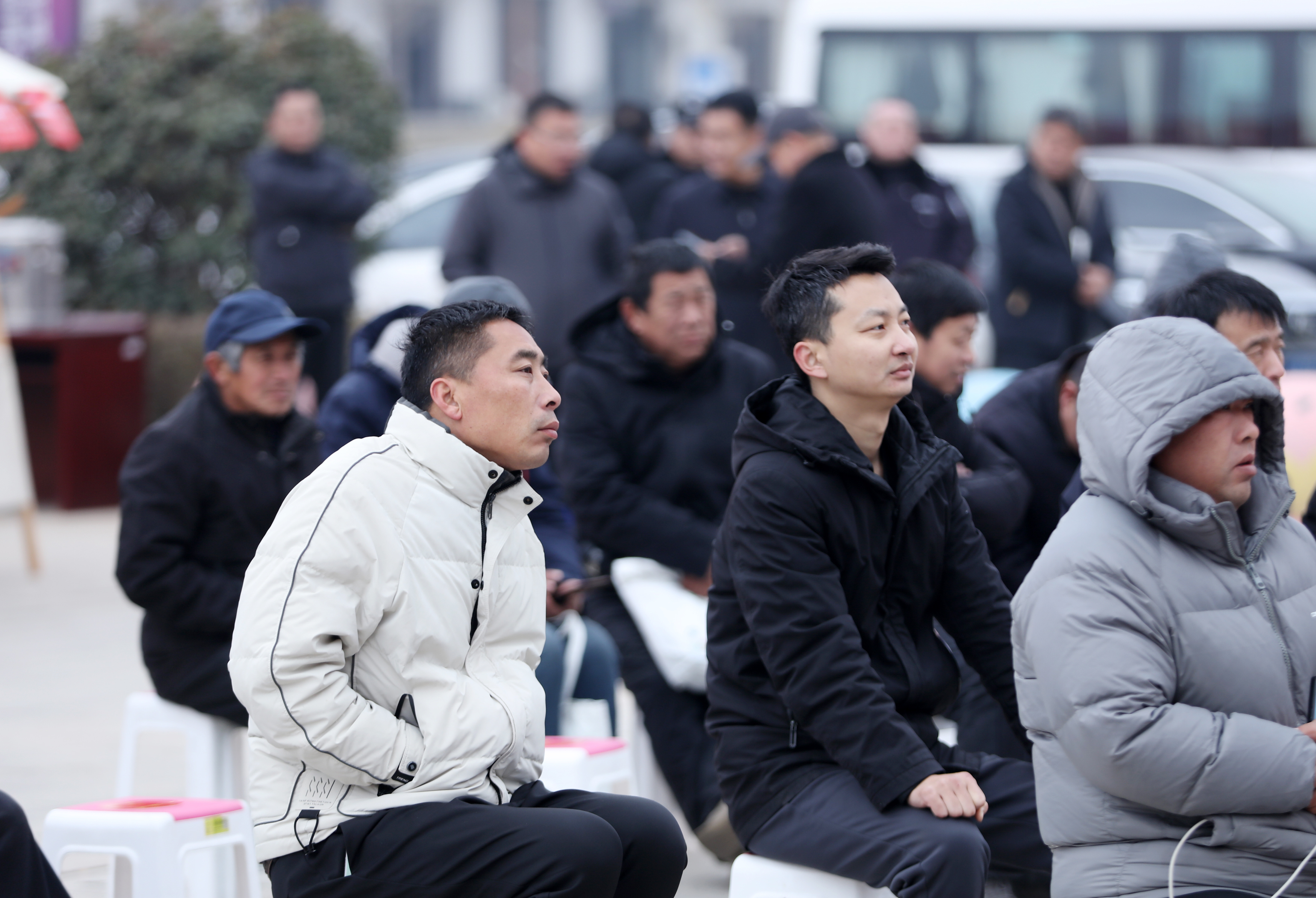 1月16日,河北省衡水市2026年“三下乡”集中示范服务活动枣强县大营镇吴旧路寺村主会场,村民群众观看表演。陈月振 摄