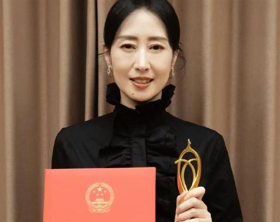 人民日报点名刘敏涛，释放两大信号，原来靳东一个字都没说错(图4)