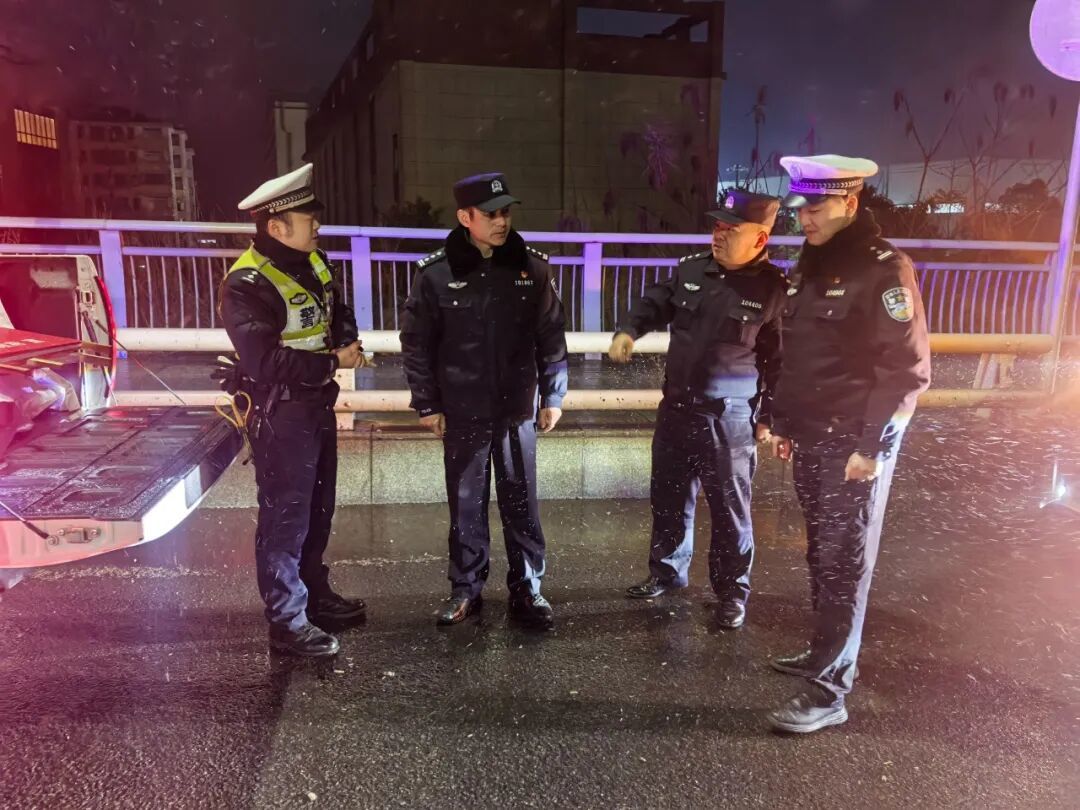 毕县长到陬市督导应对低温雨雪冰冻天气工作.jpg