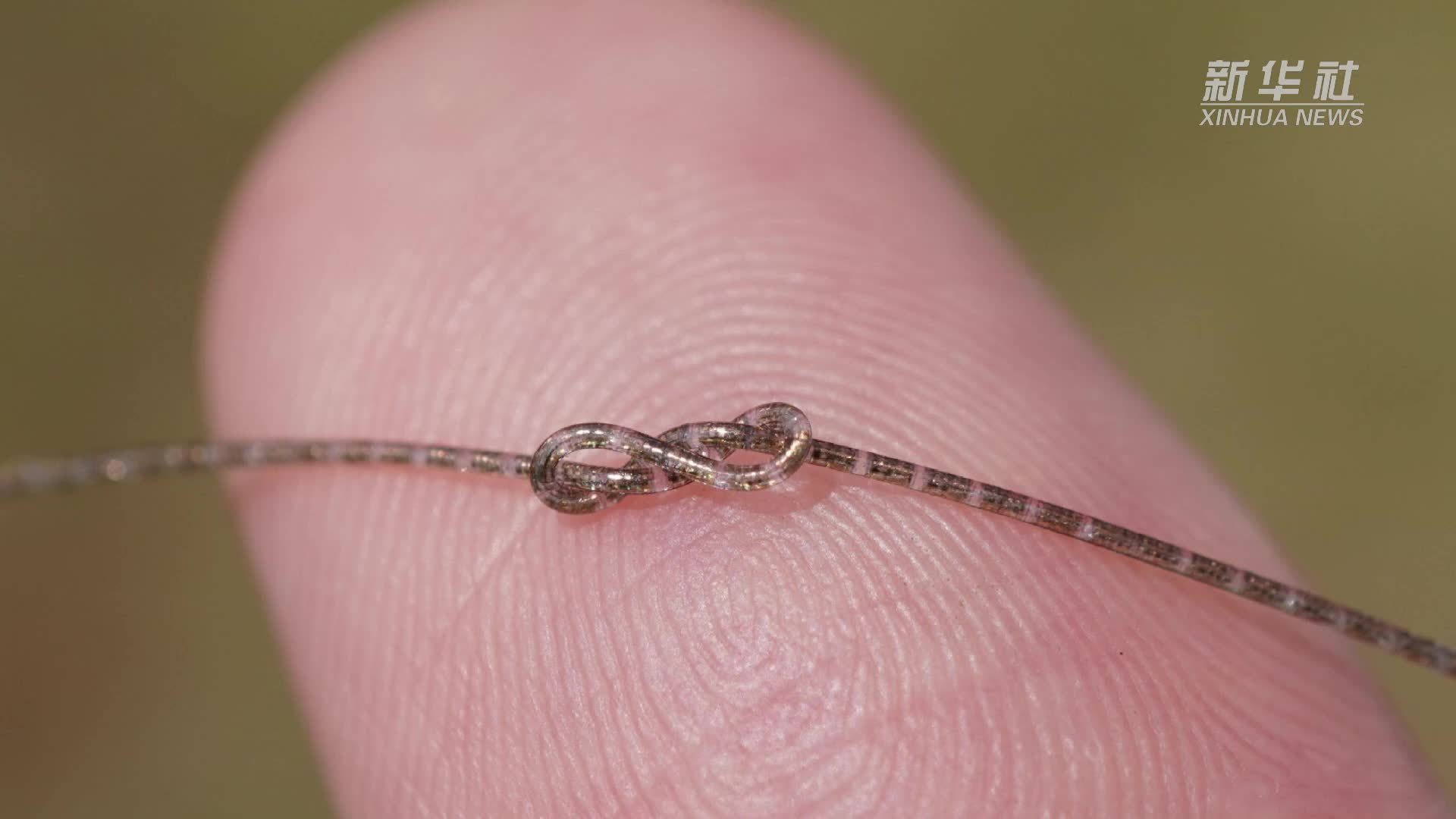 “纤维芯片”在复旦大学研制成功