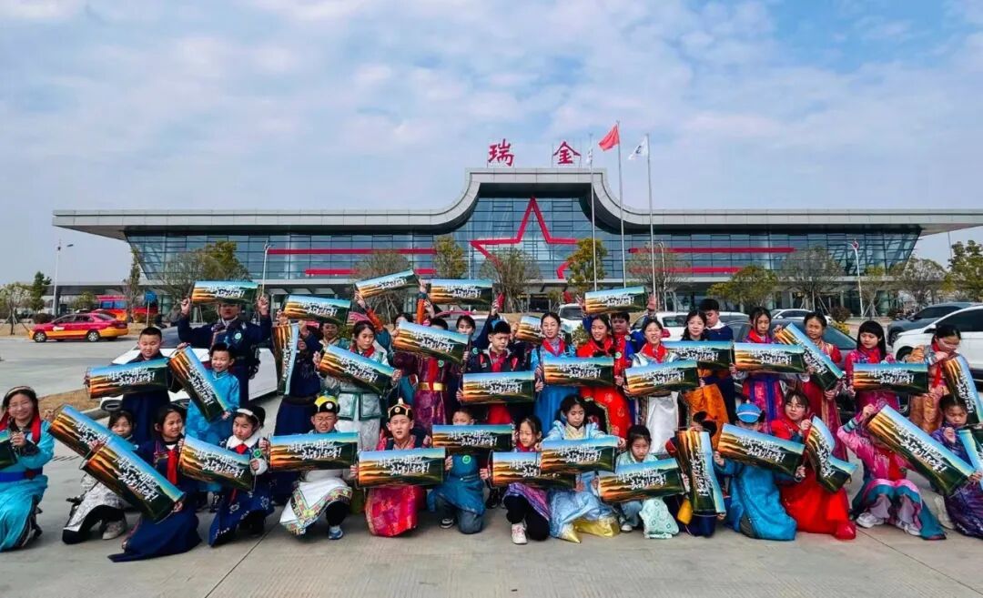 赣州“跟着红军+”红色国防教育研学热持续升温