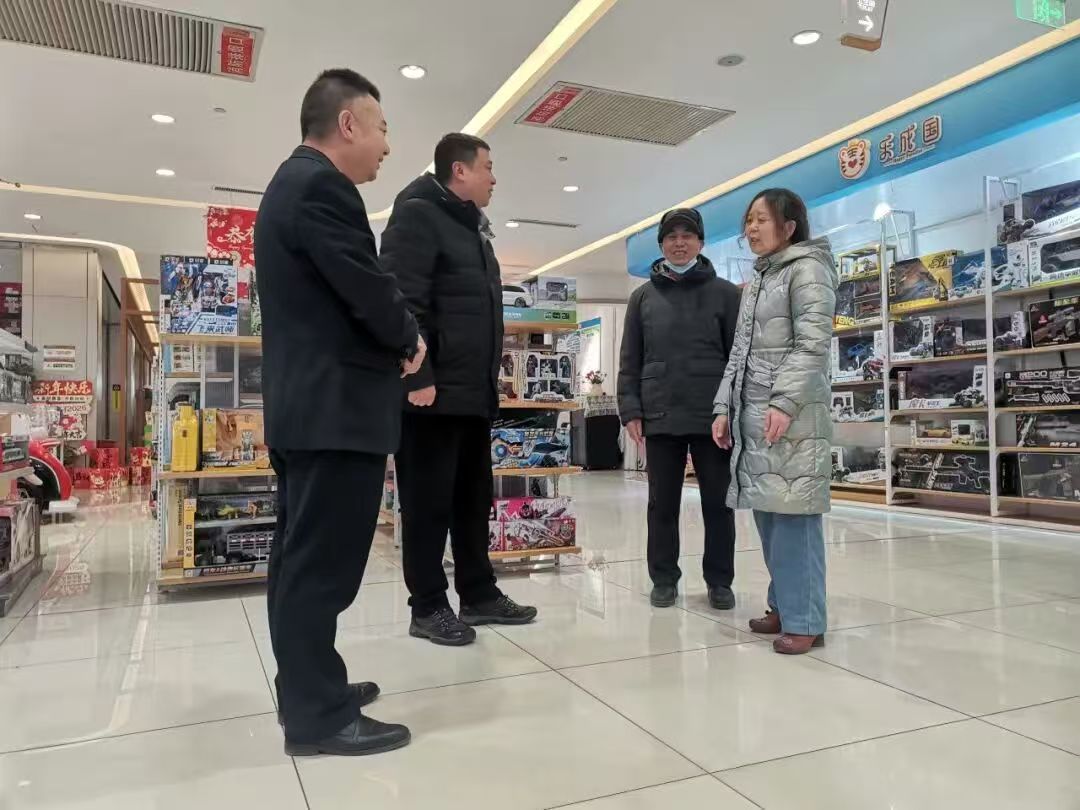 承德交警马河龙超市勇救摔倒老人 军旅初心护民安